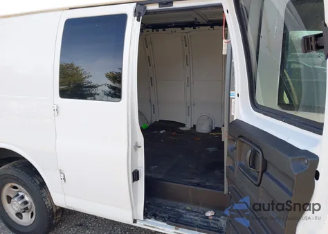 2014 Chevrolet Express 2500 Work Van z USA, uszkodzony, nr VIN 1GCWGFCA1E1199090